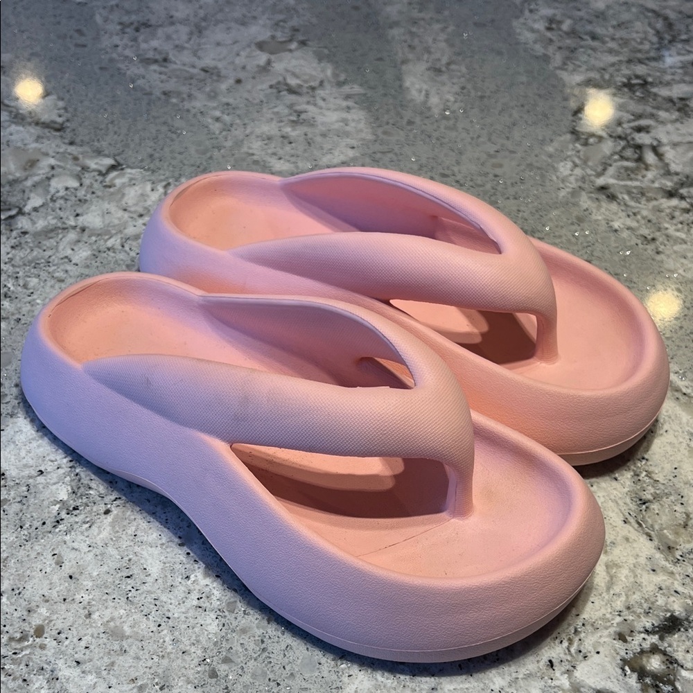 Women’s Pink Foam Platform Thong Sandals Size 9